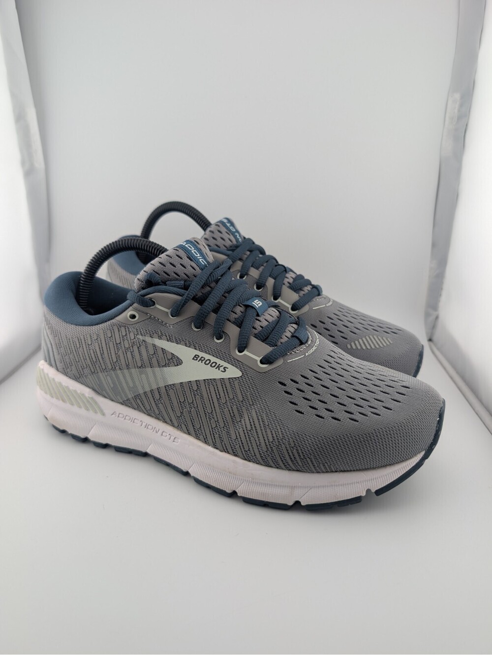 Brooks Women's Size 8.5 Wide Addiction Gts 15 Running Shoes Gray *No Insoles